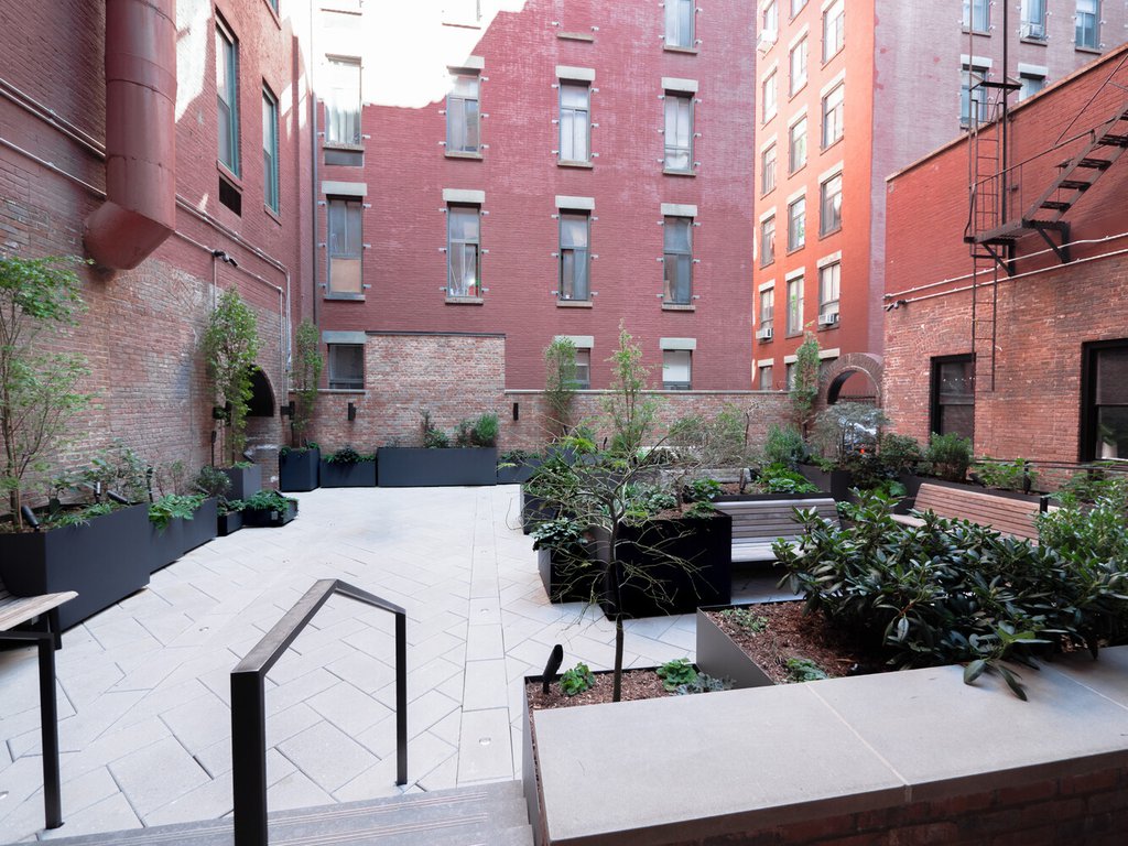 23 Waverly Place, Unit 6L photo 9