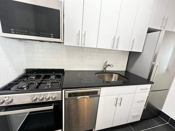 442 West 57th Street, Unit 7F photo 2