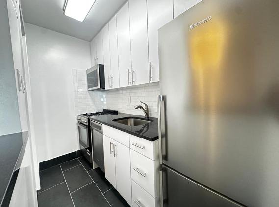 442 West 57th Street, Unit 7F photo 3