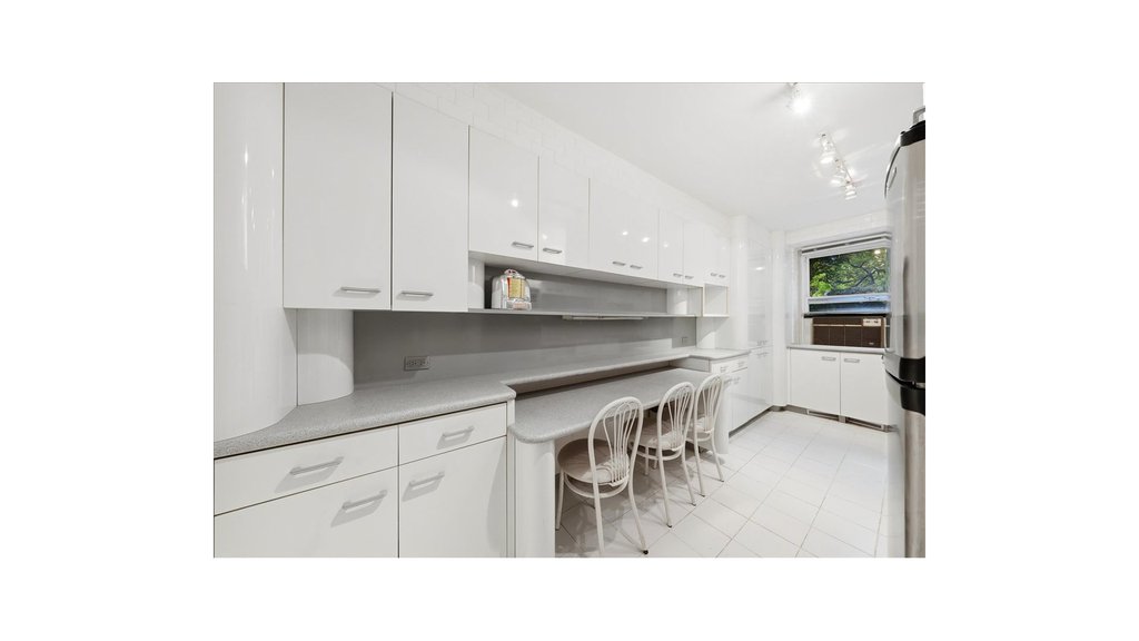 2575 Palisade Avenue, Unit 1L photo 8