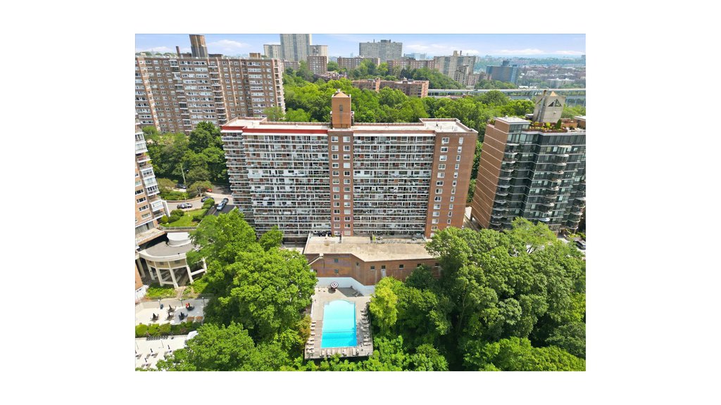 2575 Palisade Avenue, Unit 1L photo 16