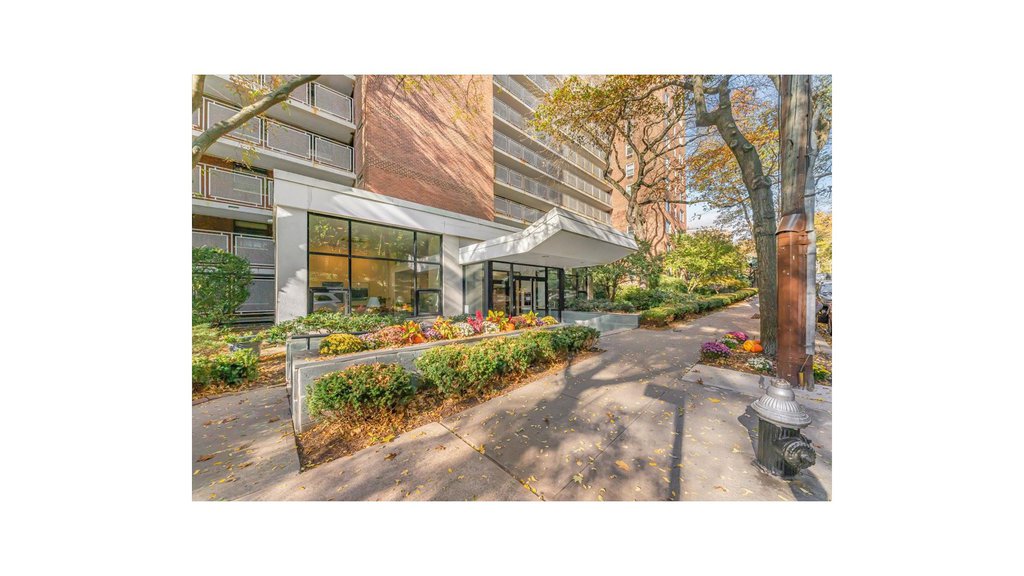 2575 Palisade Avenue, Unit 1L photo 17