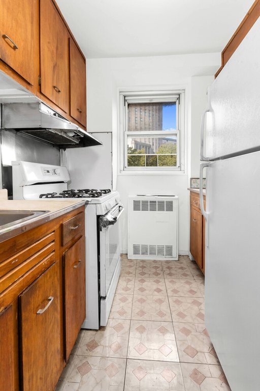 185 Park Row, Unit 4G photo 6