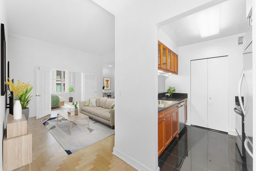 220 Riverside Boulevard, Unit 5T photo 6