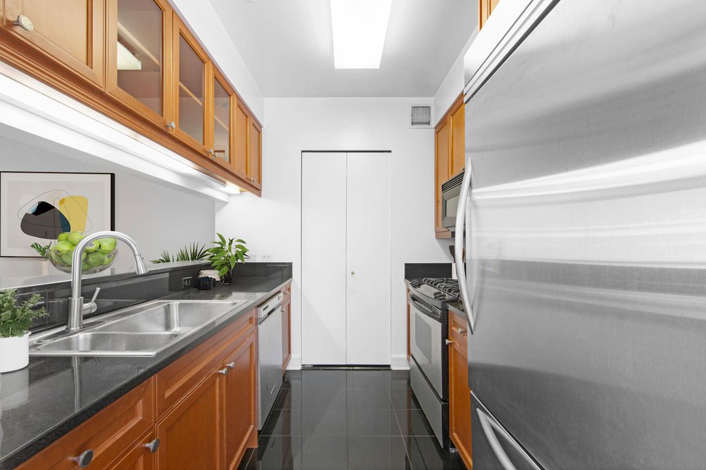 220 Riverside Boulevard, Unit 5T photo 14