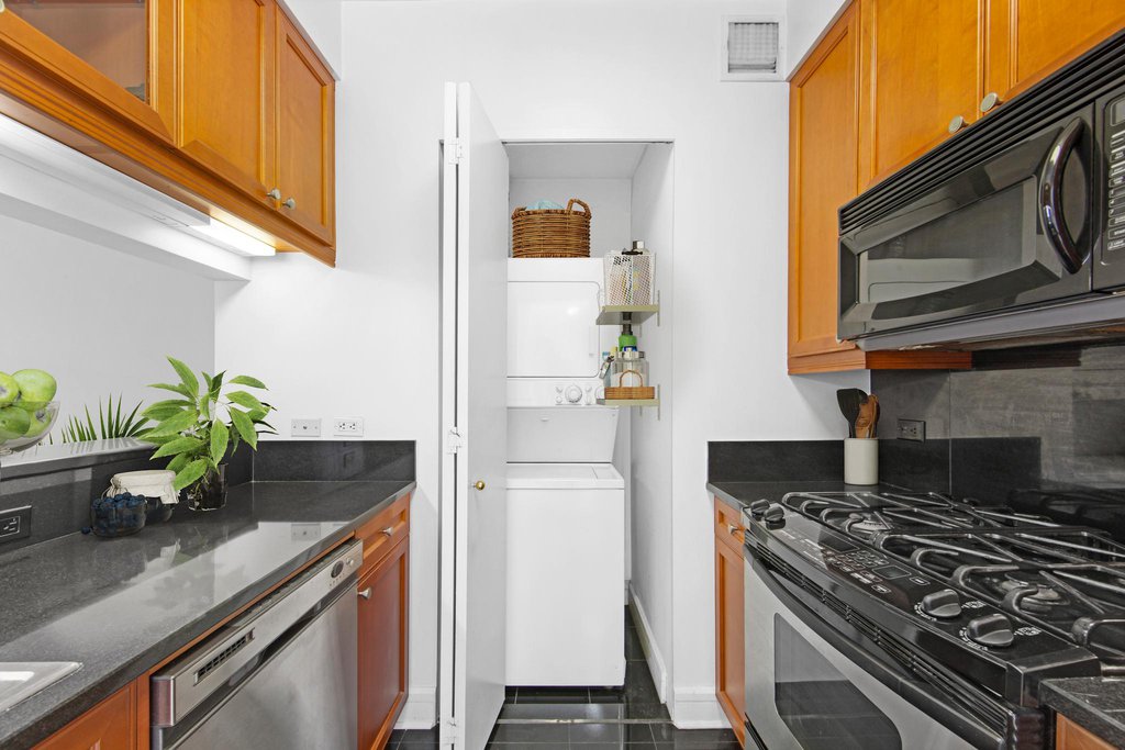 220 Riverside Boulevard, Unit 5T photo 15