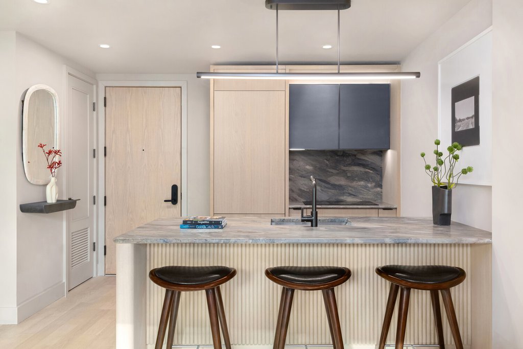 400 West 38th Street, Unit 2EN photo 4