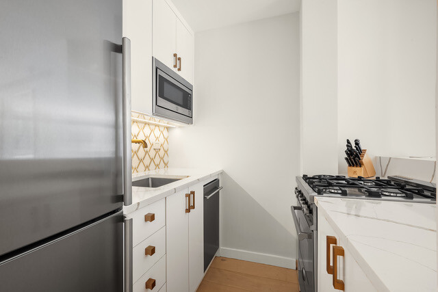 110 East 36th Street, Unit 5D photo 4