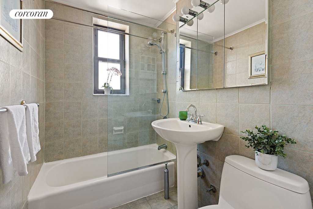 7423 Ridge Boulevard, Unit 6B photo 5