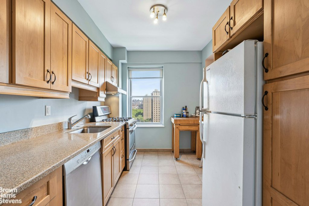 500 Grand Street, Unit C12D photo 4