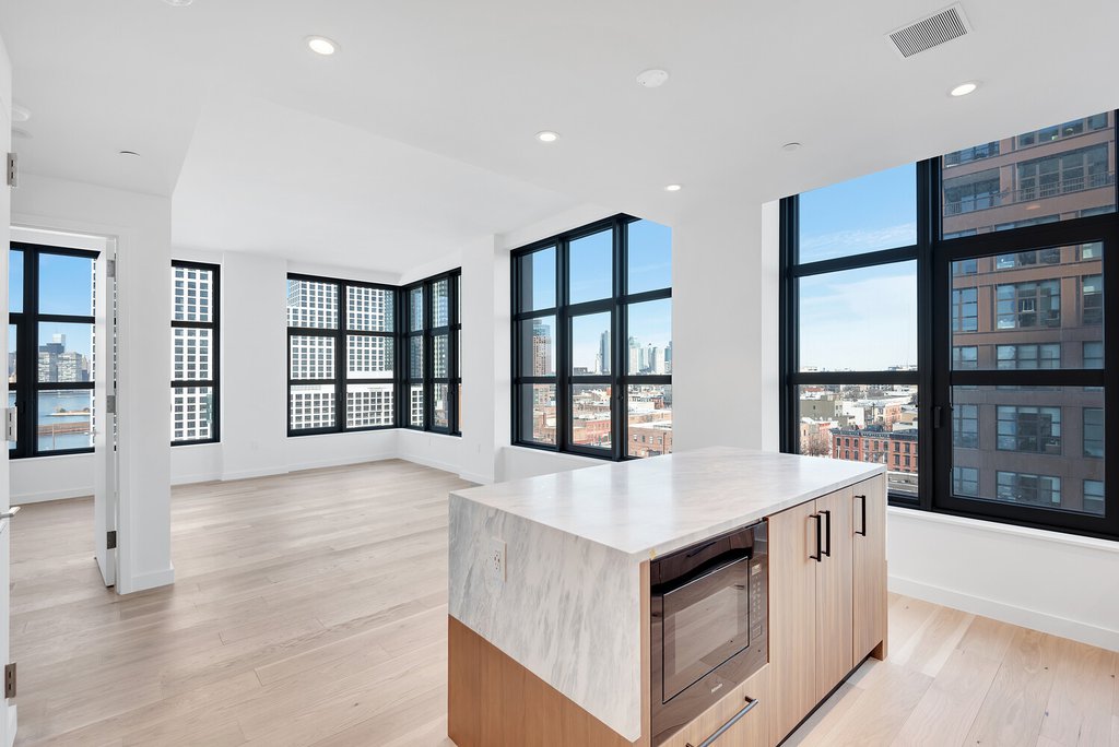 29 Huron Street, Unit 8GW
