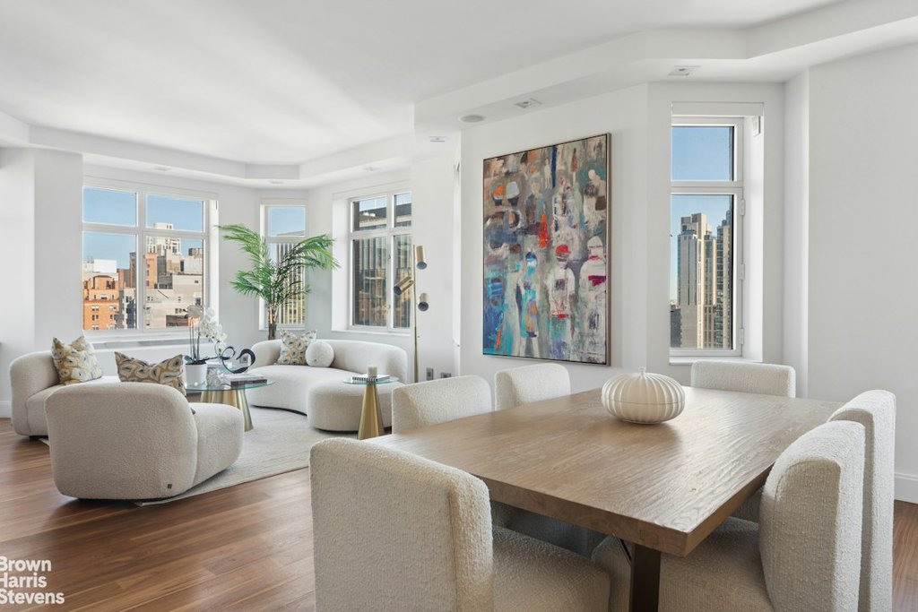 188 East 76th Street, Unit 19B photo 2