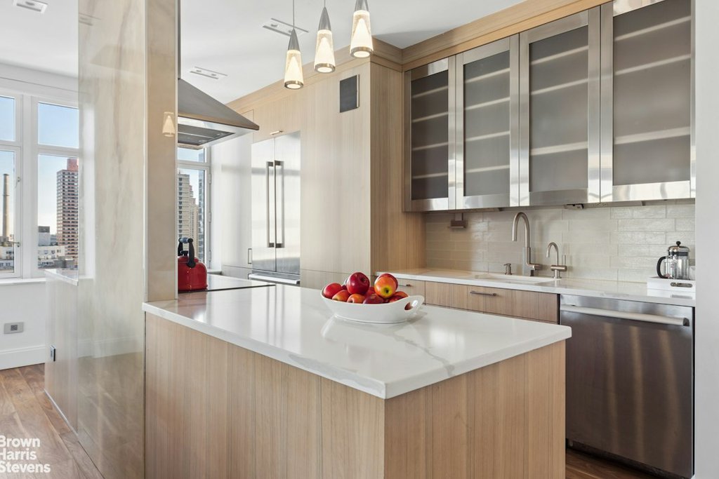 188 East 76th Street, Unit 19B photo 5