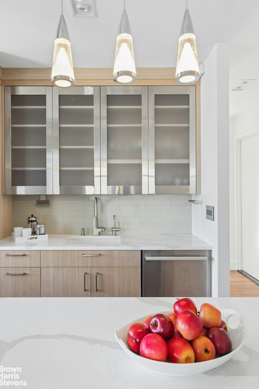 188 East 76th Street, Unit 19B photo 8