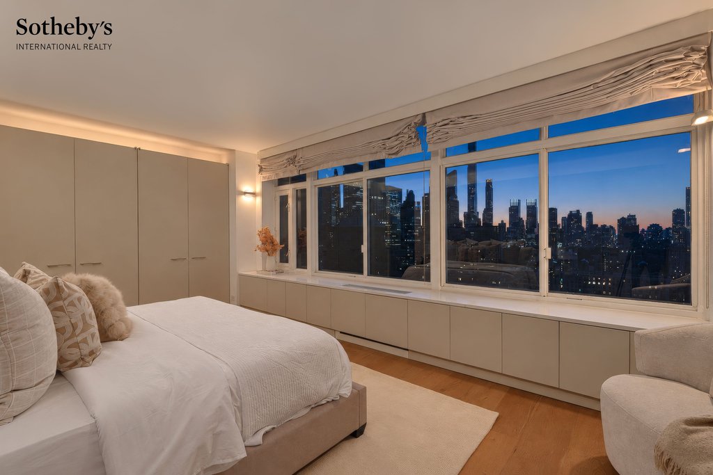 188 East 64th Street, Unit 2506 photo 13