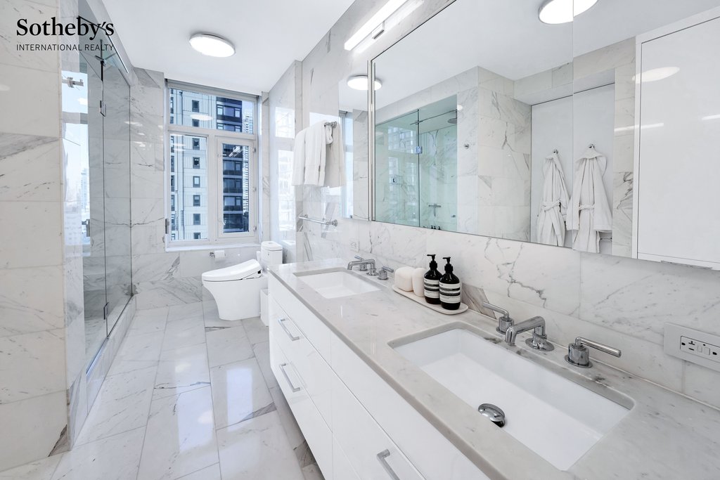 188 East 64th Street, Unit 2506 photo 15