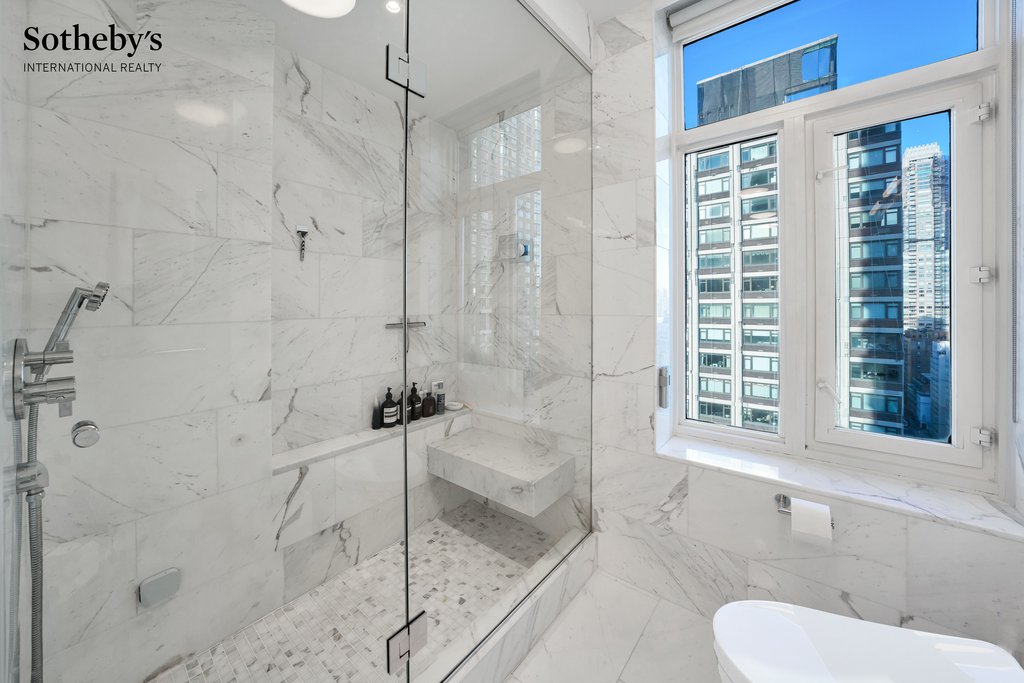 188 East 64th Street, Unit 2506 photo 16
