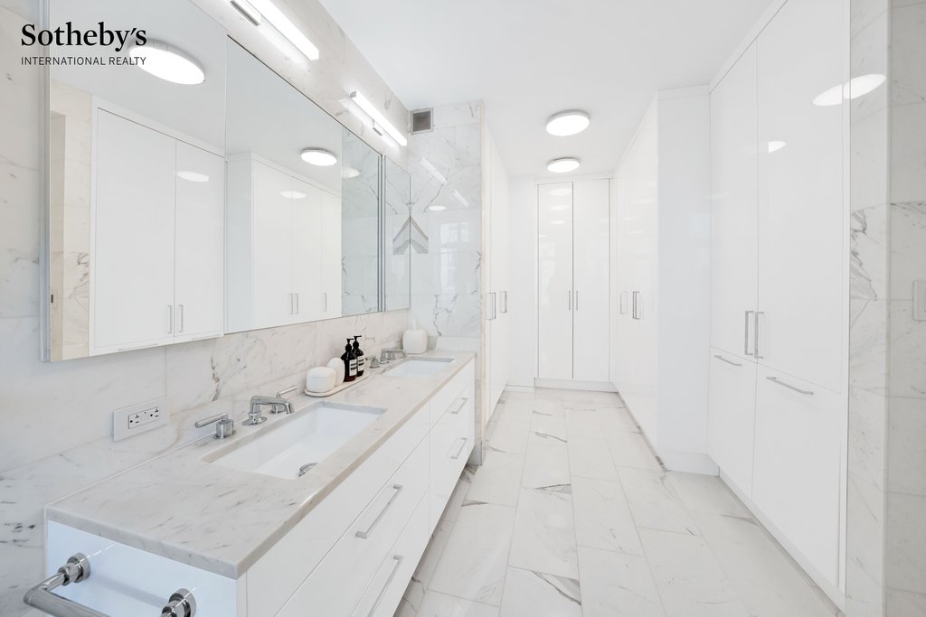 188 East 64th Street, Unit 2506 photo 17