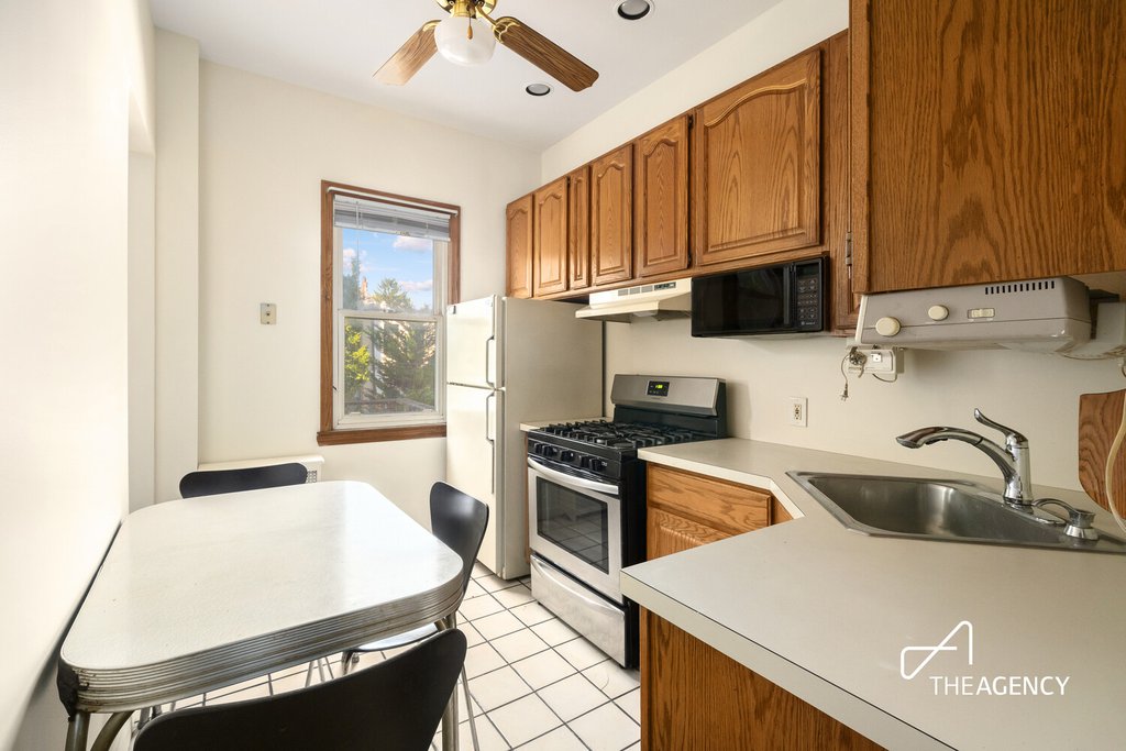 35 Hausman Street – For Sale photo 4