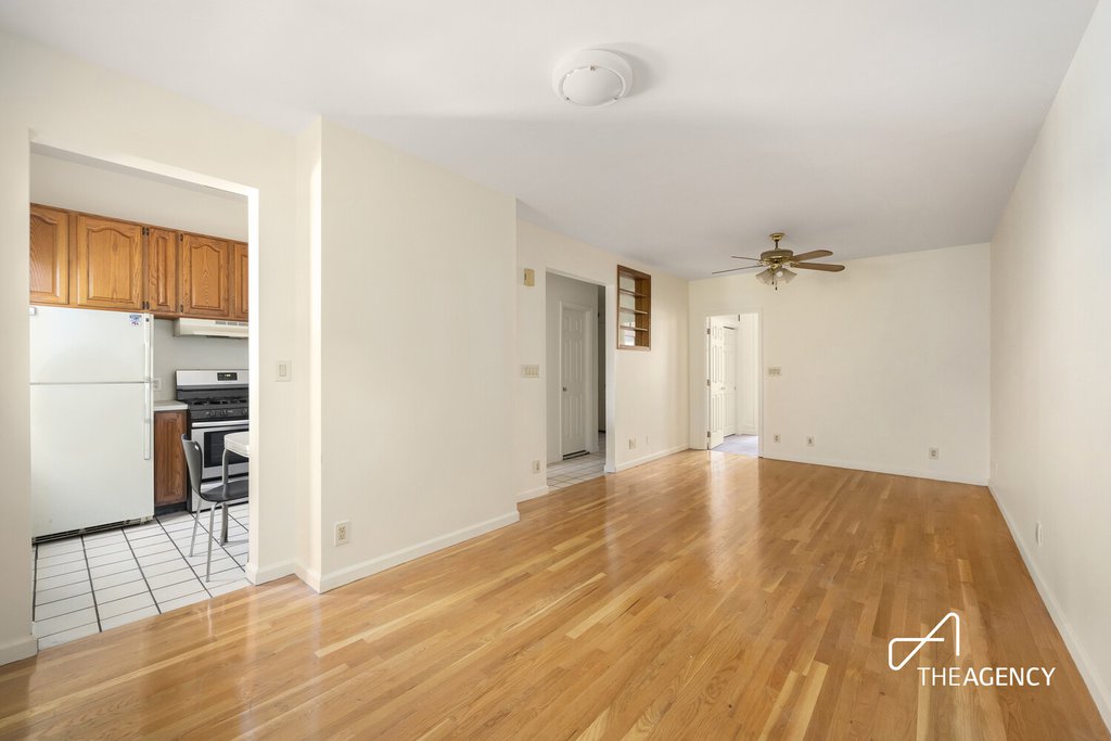 35 Hausman Street – For Sale photo 2