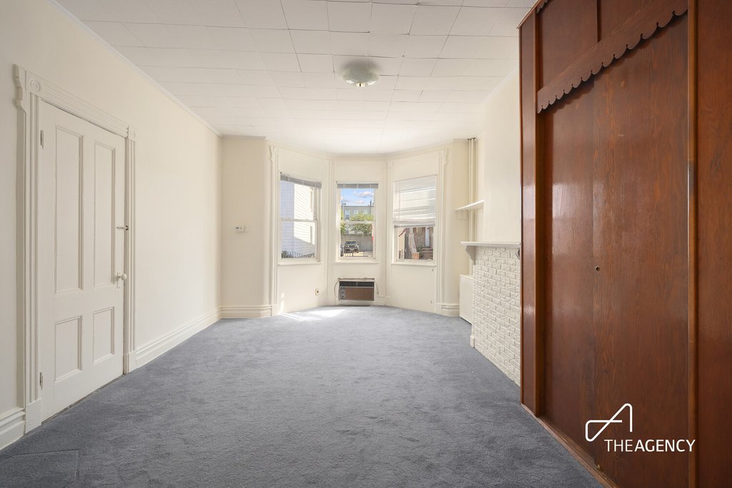 35 Hausman Street – For Sale photo 7