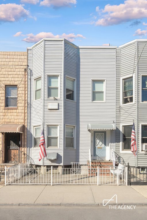 35 Hausman Street – For Sale