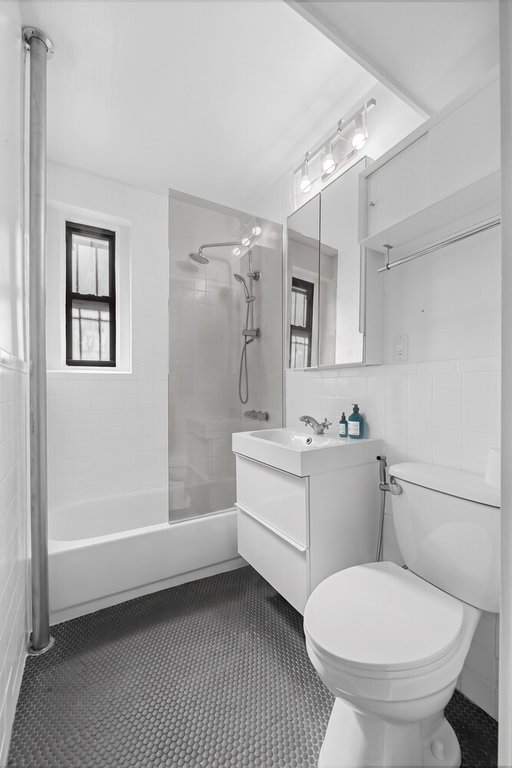270 West 11th Street, Unit 2H photo 6