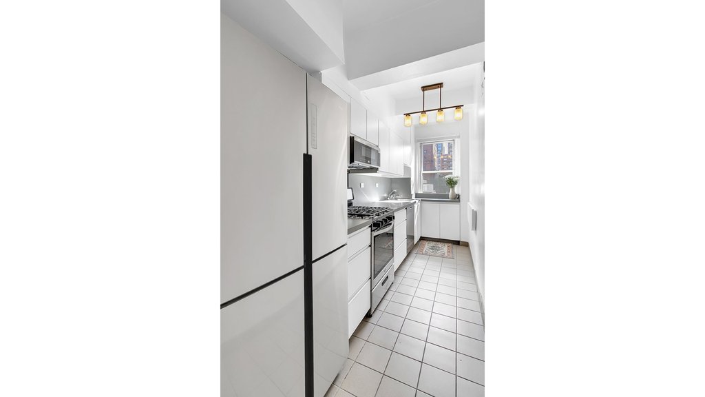 220 Madison Avenue, Unit 6B photo 3
