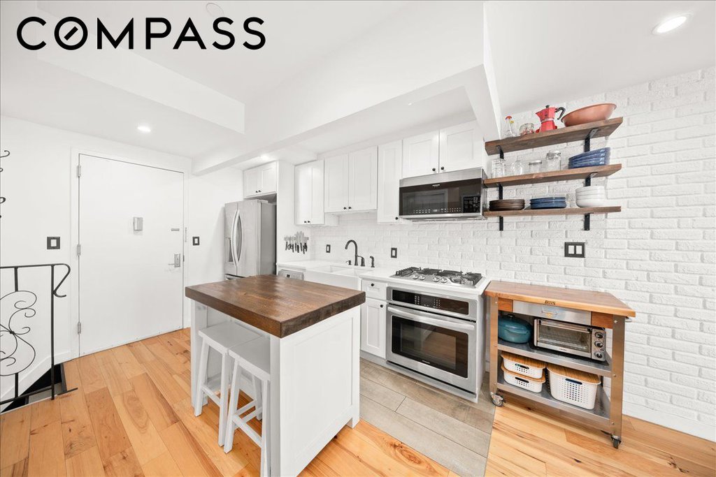 577  Madison Street, Unit 1B photo 2