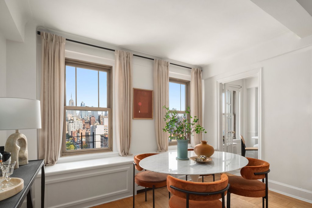 136 Waverly Place, Unit 15C photo 3