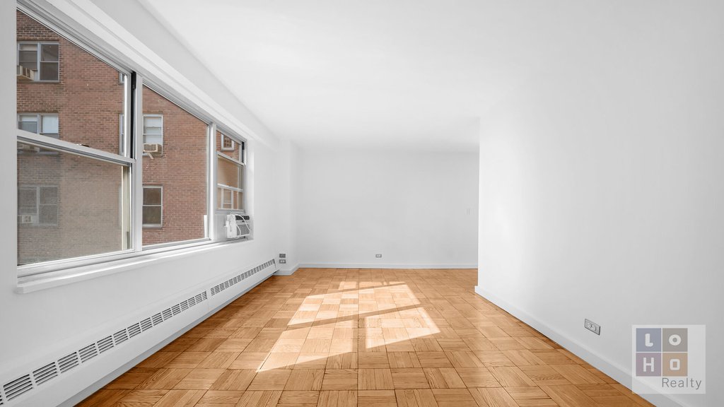 570 Grand Street, Unit H604 photo 4