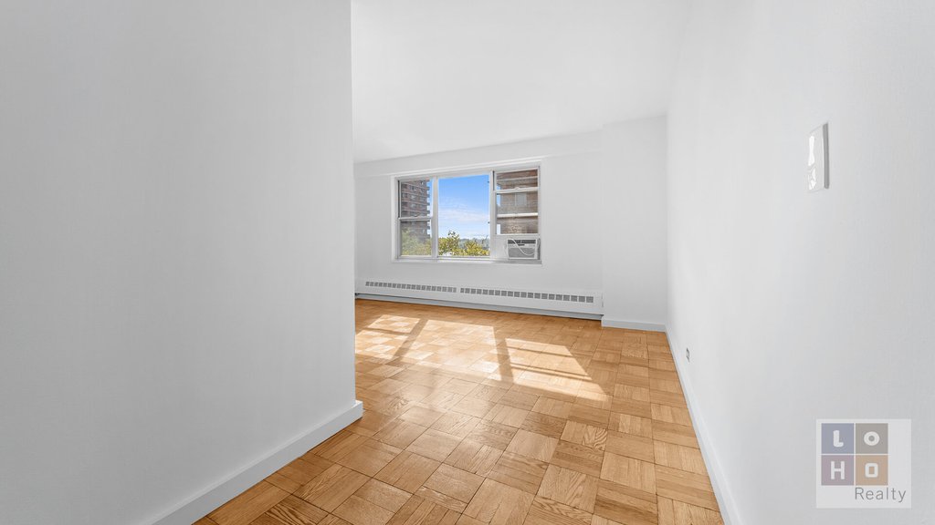 570 Grand Street, Unit H604 photo 6