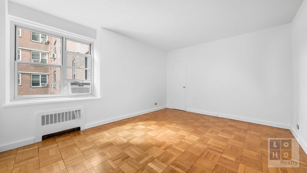570 Grand Street, Unit H604 photo 8