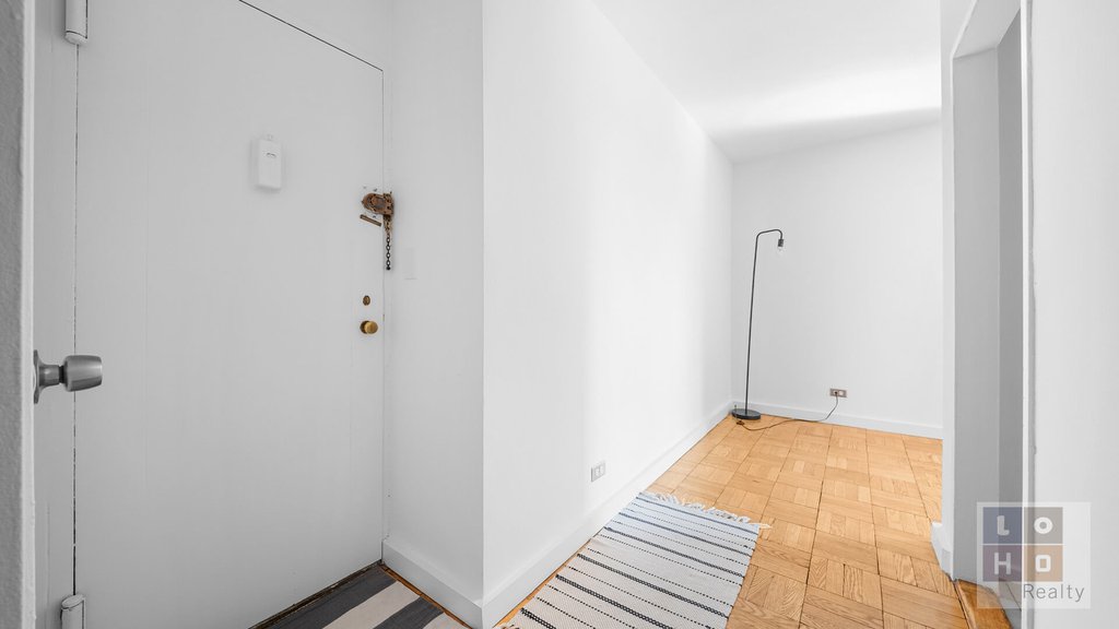 570 Grand Street, Unit H604 photo 11