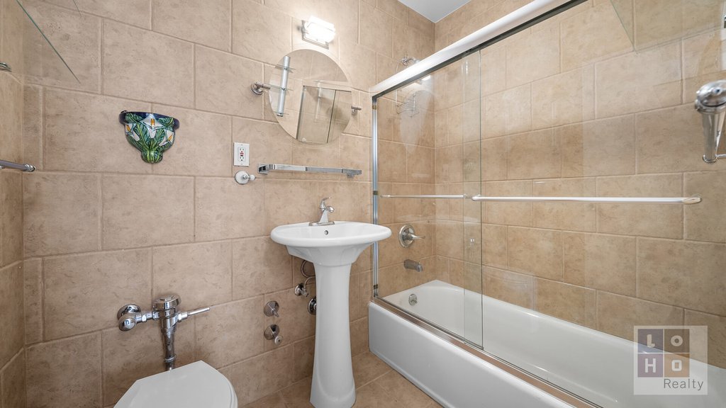 570 Grand Street, Unit H604 photo 12