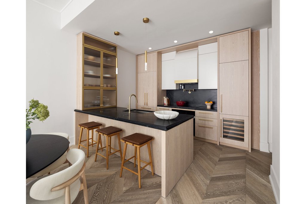 660 Lexington Avenue, Unit 7A