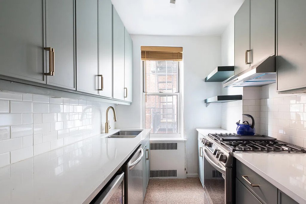 25 Minetta Lane, Unit 4D photo 10