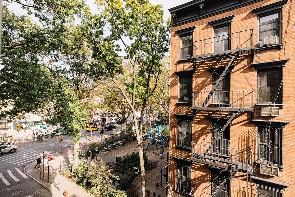 25 Minetta Lane, Unit 4D photo 16