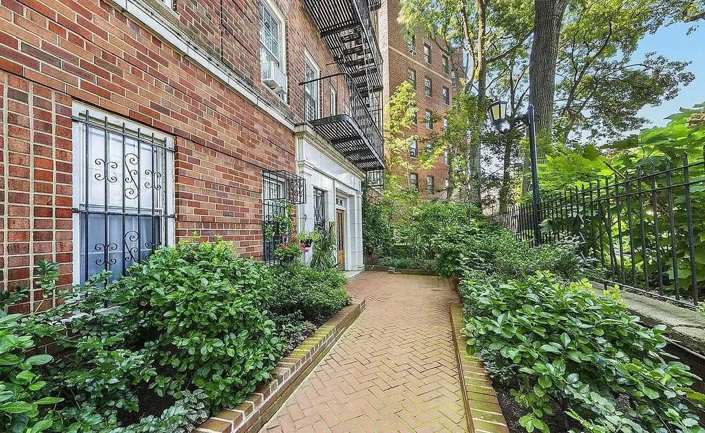 25 Minetta Lane, Unit 4D photo 18
