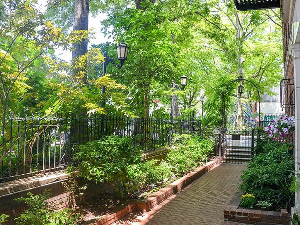 25 Minetta Lane, Unit 4D photo 19