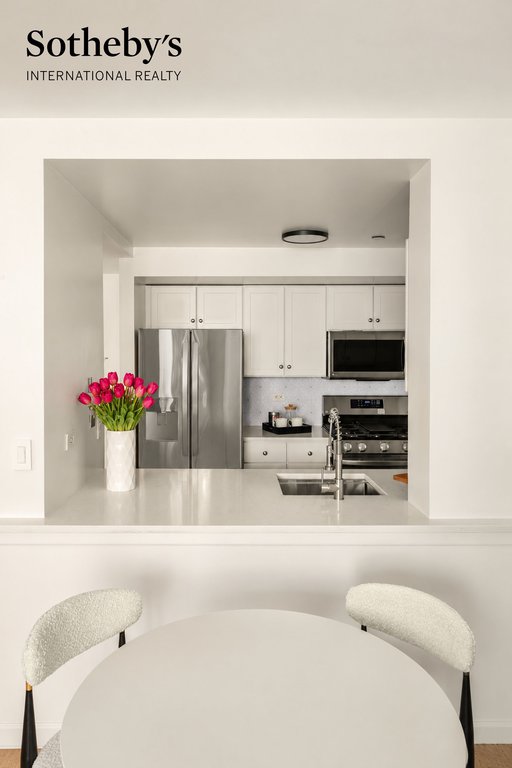 520 West 23rd Street, Unit 5E photo 4