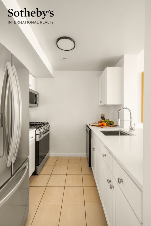 520 West 23rd Street, Unit 5E photo 5