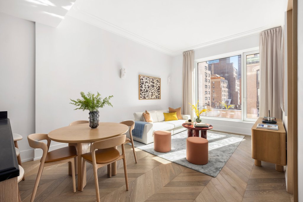 660 Lexington Avenue, Unit 7C photo 3