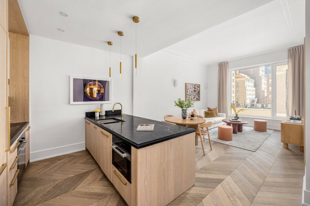 660 Lexington Avenue, Unit 7C photo 4