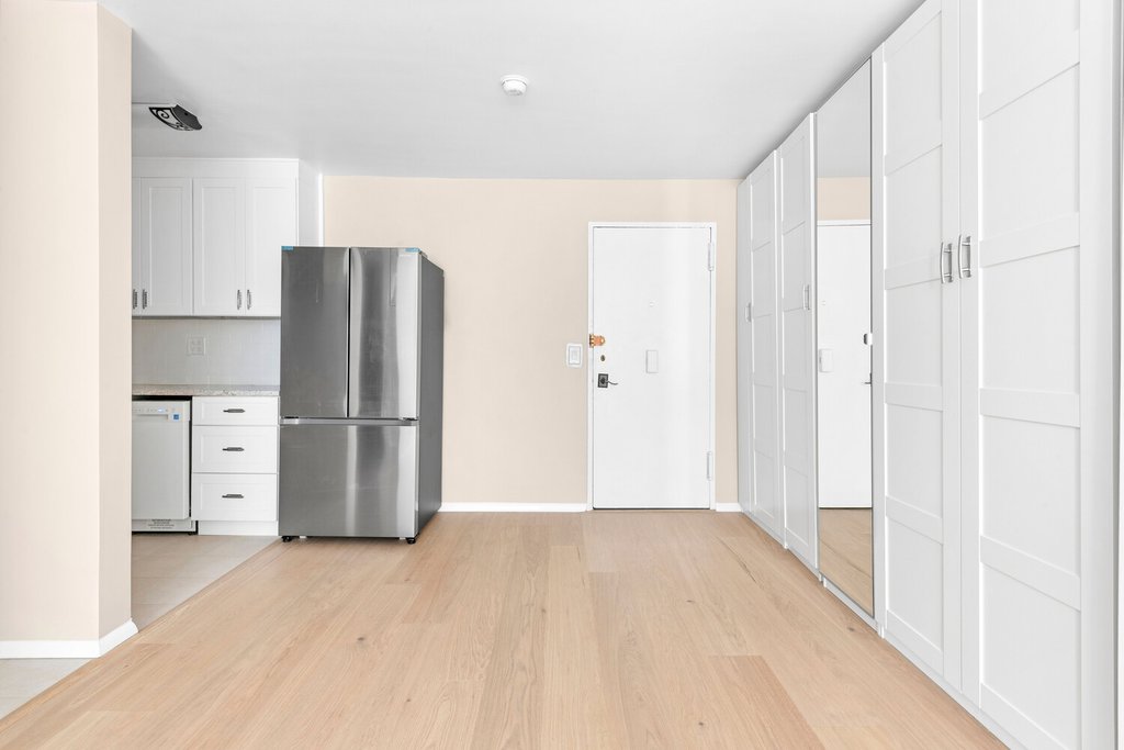370 East 76th Street, Unit C204C photo 4