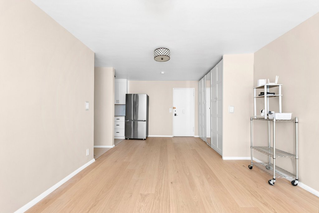 370 East 76th Street, Unit C204C photo 5