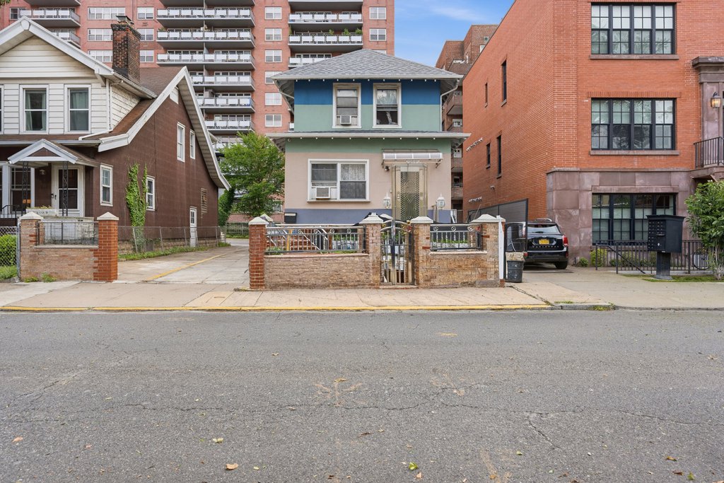 200 East 7th Street – For Sale