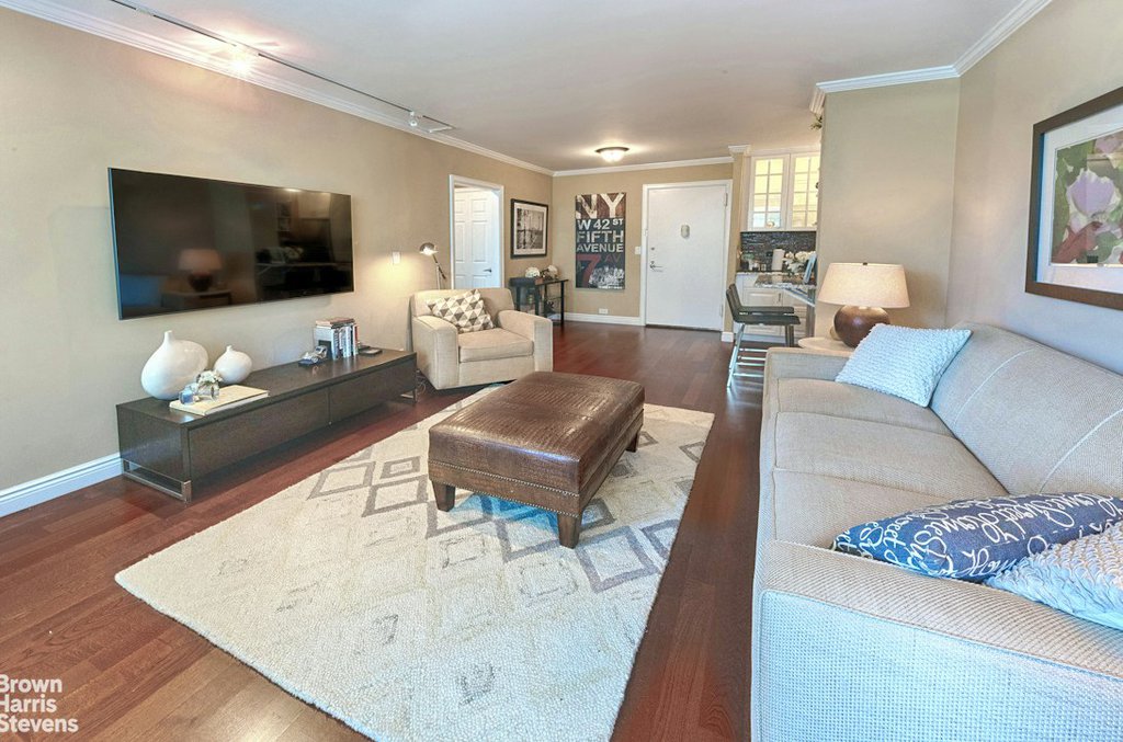 61 West 62nd Street, Unit 6H photo 3
