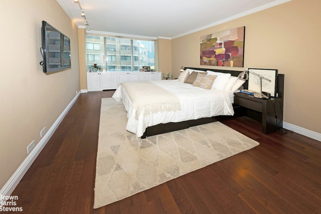 61 West 62nd Street, Unit 6H photo 5