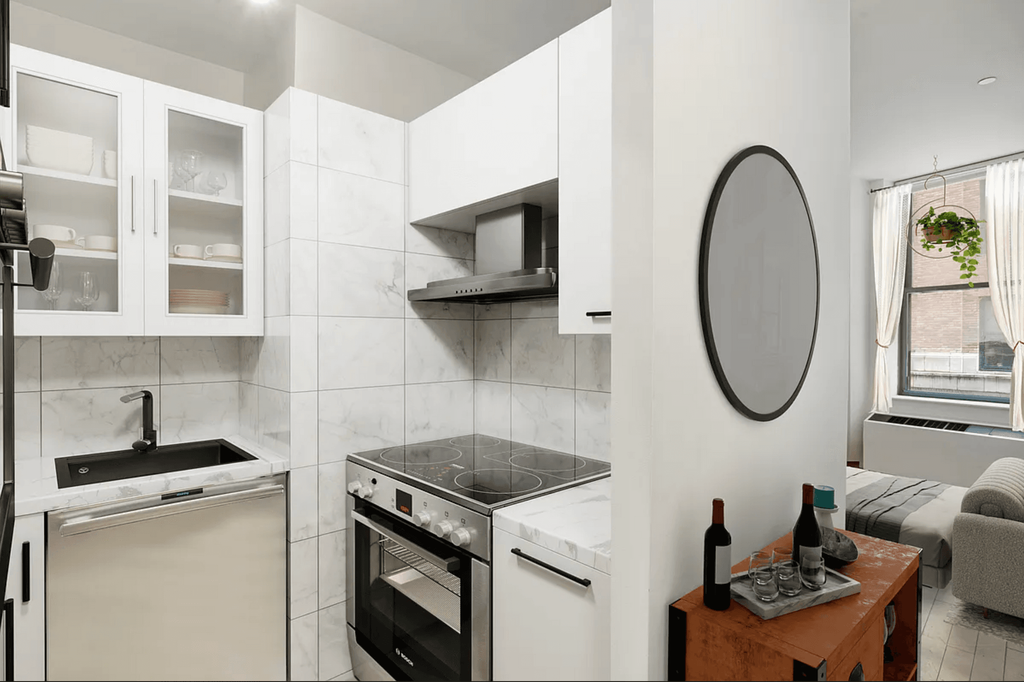 1 Wall Street Court, Unit 407 photo 2